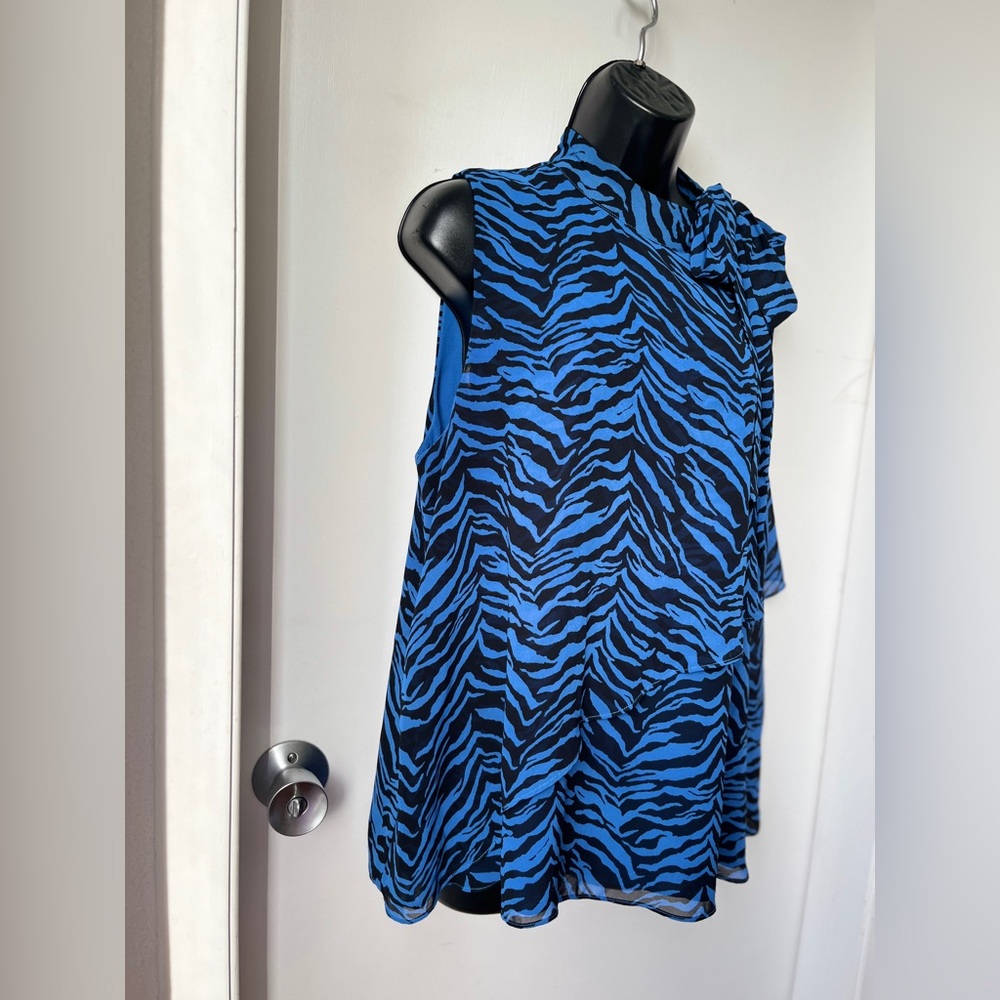 Vince Camuto Blue Animal Print Tie Neck Blouse size L - Picture 4 of 14